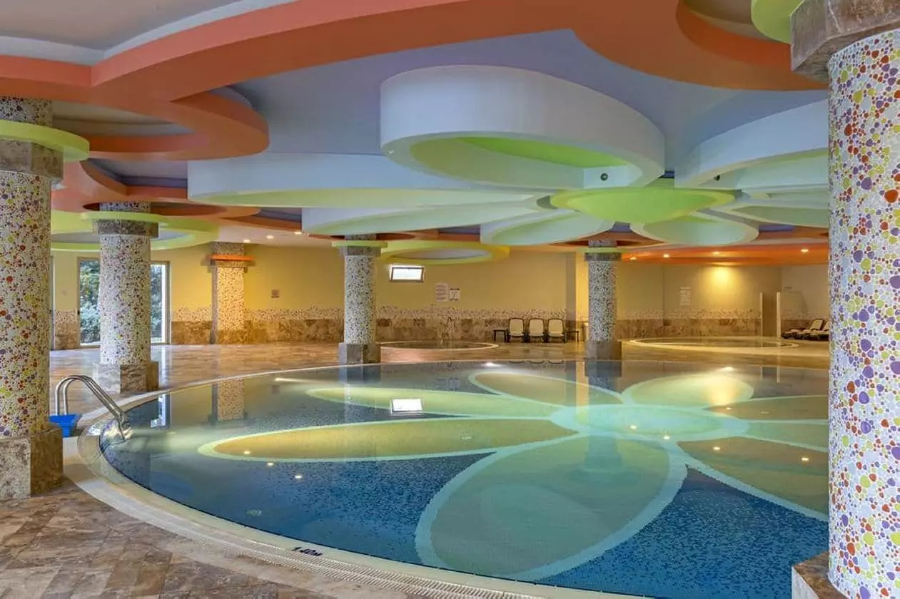 ROYALWING_SHABAVIZ (14).jpg